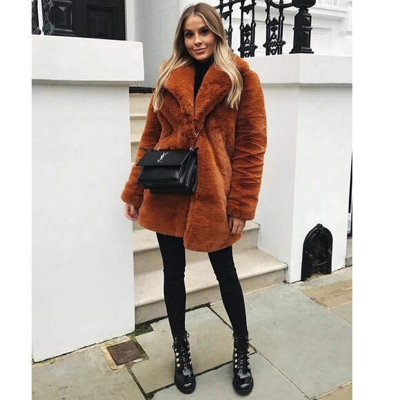 💥SHOWSTOPPER!💥APPARIS SOPHIE CHUNKY PLUCHE FUR OVERSIZED COAT IN CHESTNUT - Picture 4 of 8